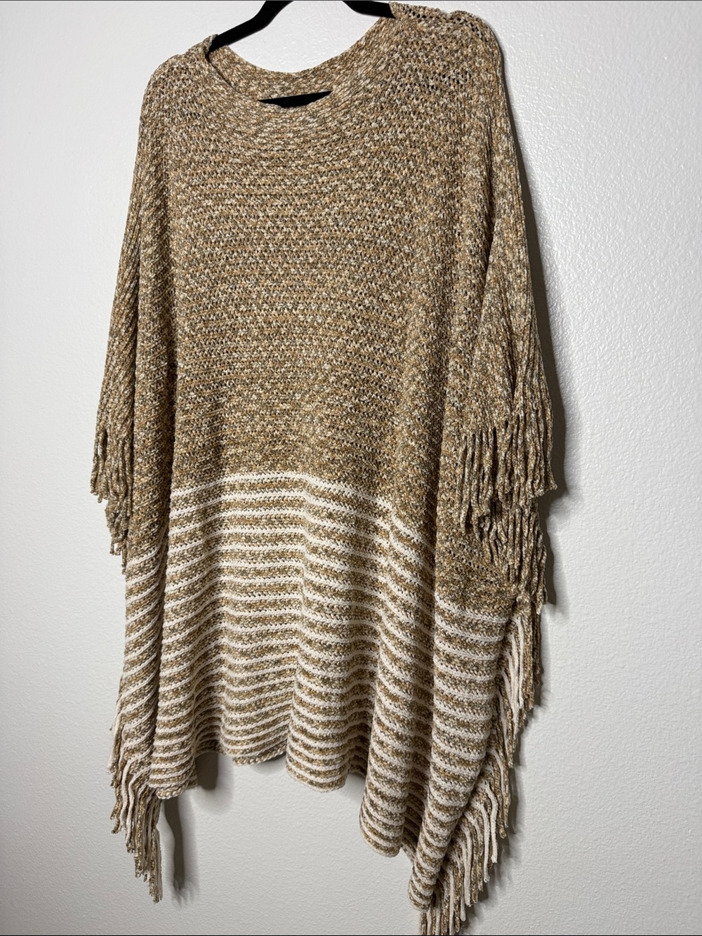 Ivory Taupe Lightweight Chenille Poncho With Fringe O/S. NEW! - Picture 8 of 9